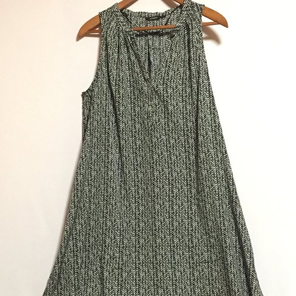 Black and White Patterned Dress - Picture 3 of 7